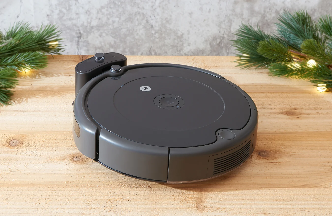 iRobot Roomba 694 for the Engadget 2021 Holiday Gift Guide.
