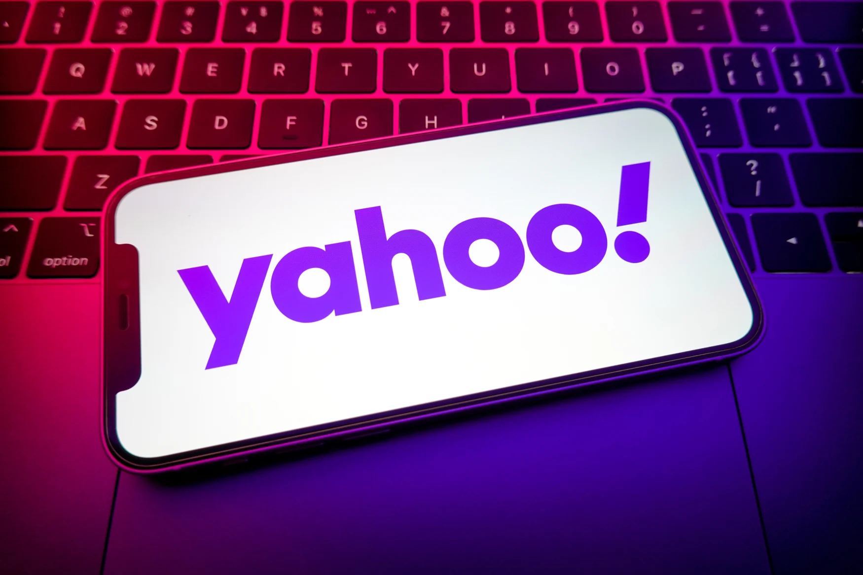 CHINA - 2022/05/12: In this photo illustration, a Yahoo logo is displayed on the screen of a smartphone. (Photo Illustration by Sheldon Cooper/SOPA Images/LightRocket via Getty Images)