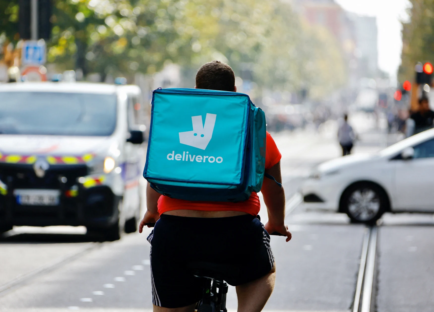 A delivery worker with a backpack of Deliveroo rides a bike in Nice, France, October 25, 2022.  REUTERS/Eric Gaillard