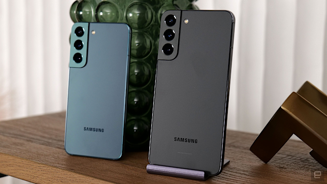A photo showing the back of the S22 and S22+.