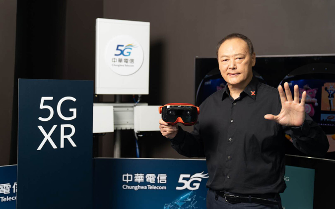 XRSpace CEO Peter Chou showing off his Mova headset in front of Chunghwa Telecom's 5G base station.