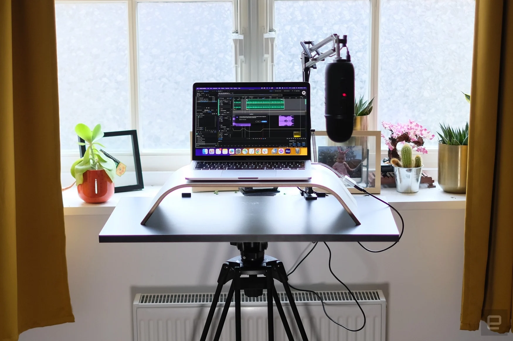 Intension Tripod Standing Desk Pro