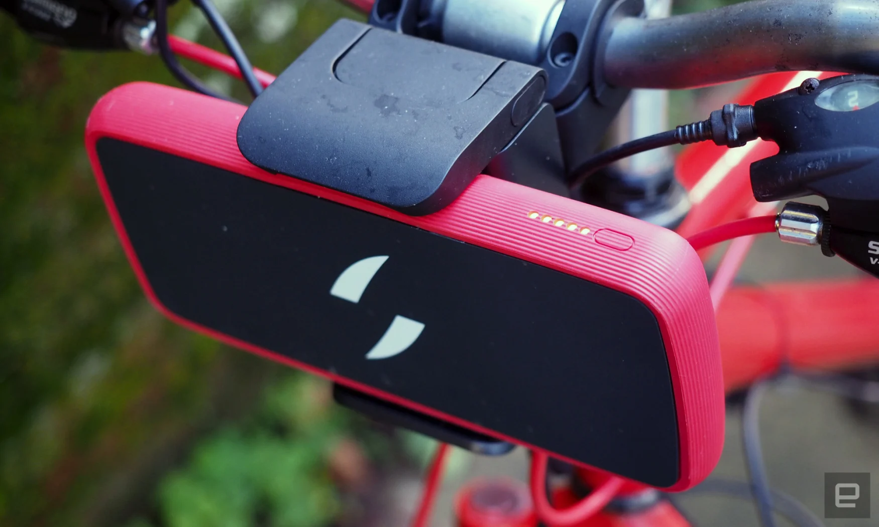 Close up of the Swytch Kit Air (2022) Battery and handlebar mount