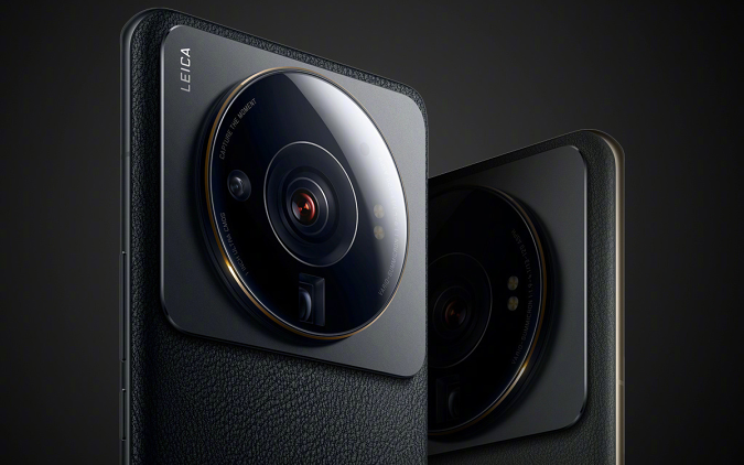 Tampilan jarak dekat dari modul kamera belakang Xiaomi 12S Ultra, yang direkayasa bersama dengan Leica.