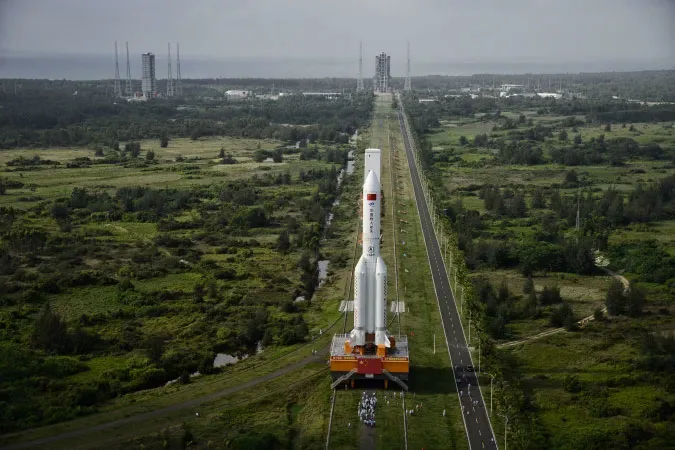 Image of a Long March 5B rocket