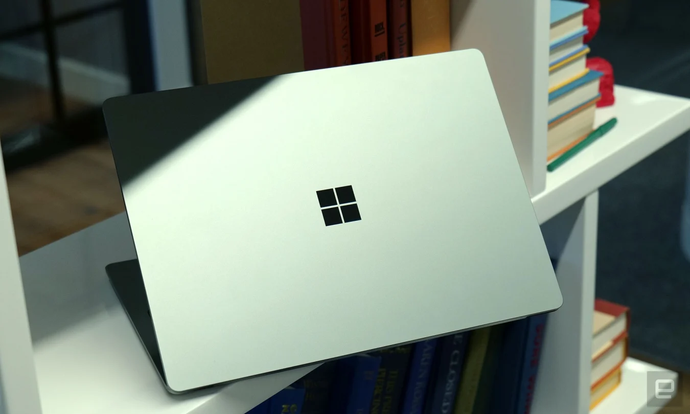 The Surface Laptop 5's green color changes a lot depending on the lighting conditions, although you still get the same aluminum chassis as before. 