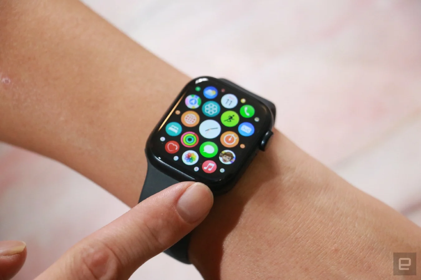 La página de todas las aplicaciones en vista de cuadrícula en el Apple Watch Series 7.