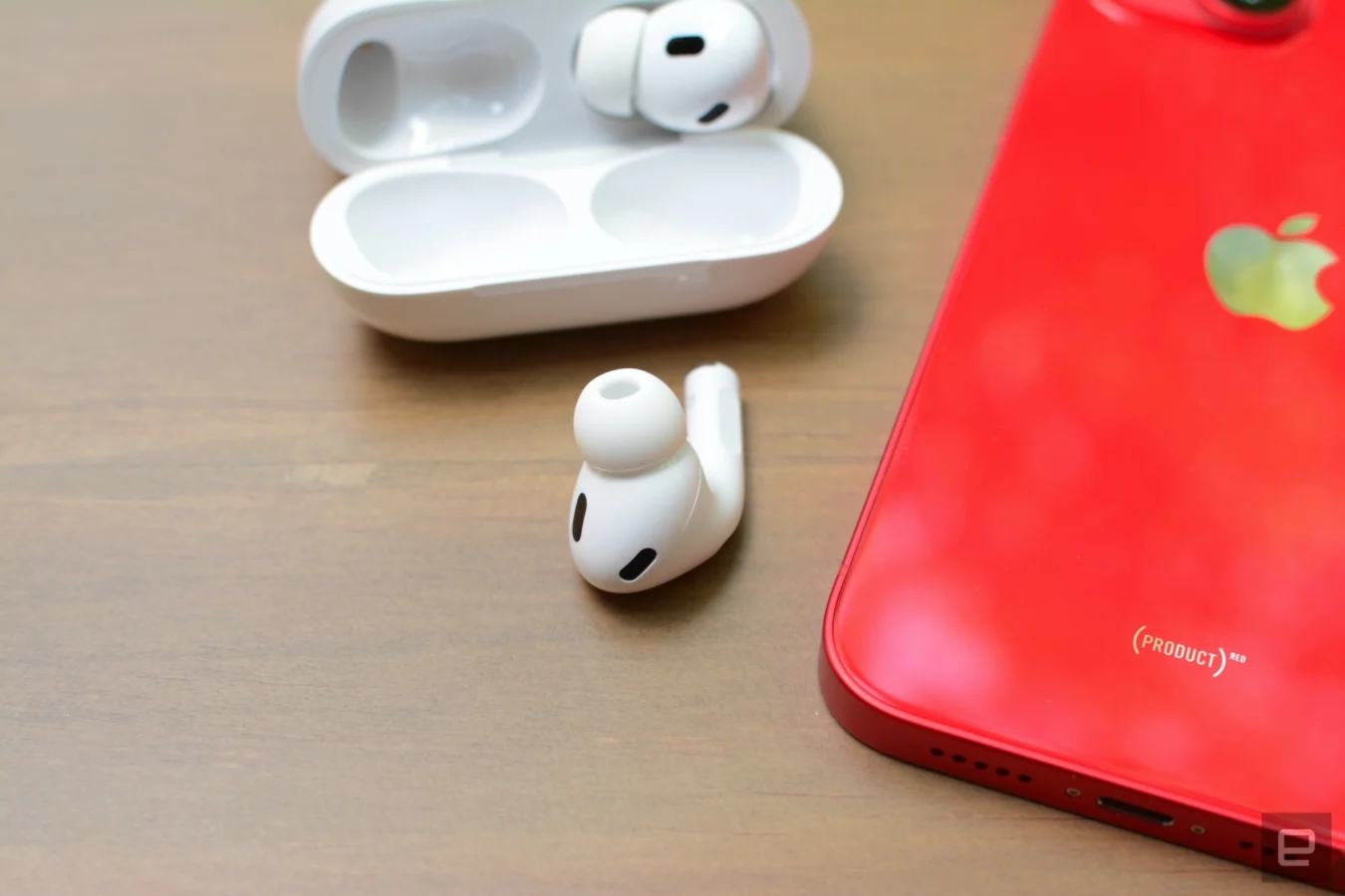 Trotz des unveränderten Designs hat Apple eine Reihe von Updates in die neuen AirPods Pro gepackt.  Alle Annehmlichkeiten des Modells 2019 sind ebenfalls vorhanden, neben Ergänzungen wie adaptiver Transparenz, personalisiertem räumlichem Audio und einer neuen Touch-Geste im Schlepptau.  Es gibt Raum, um die bekannte Formel weiter zu verfeinern, aber Apple hat iPhone-Besitzern mehrere Gründe für ein Upgrade gegeben.