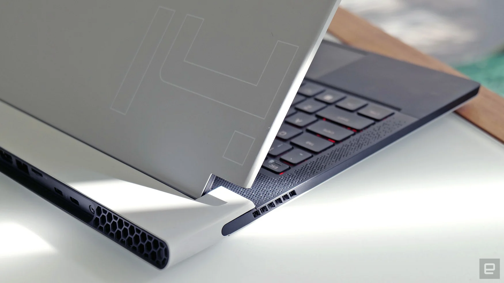 Alienware's new dual-torque hinge for the x14 helps increase screen stability white reducing excess size and weight. 
