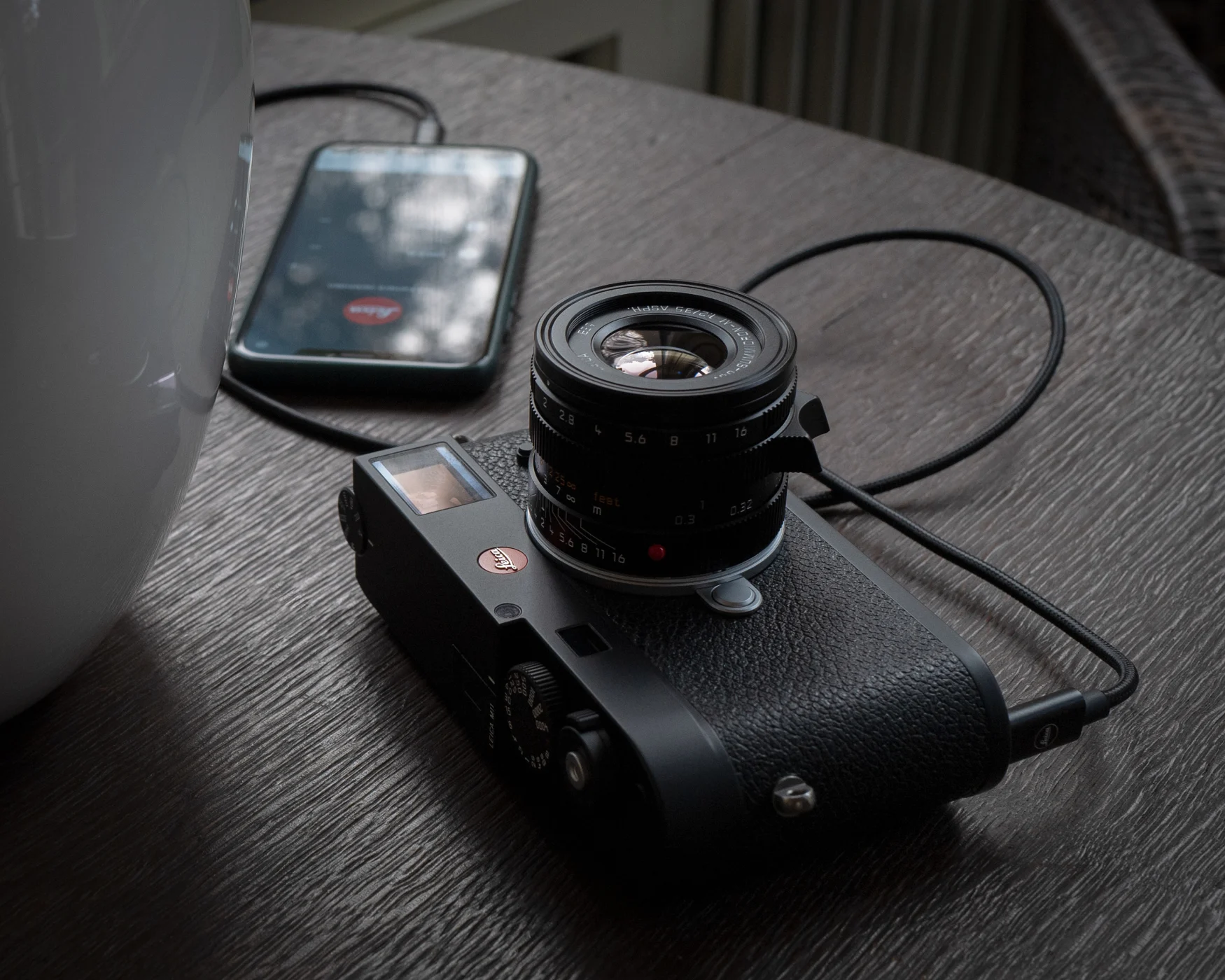 Leica M11 transferring photos to a smartphone.