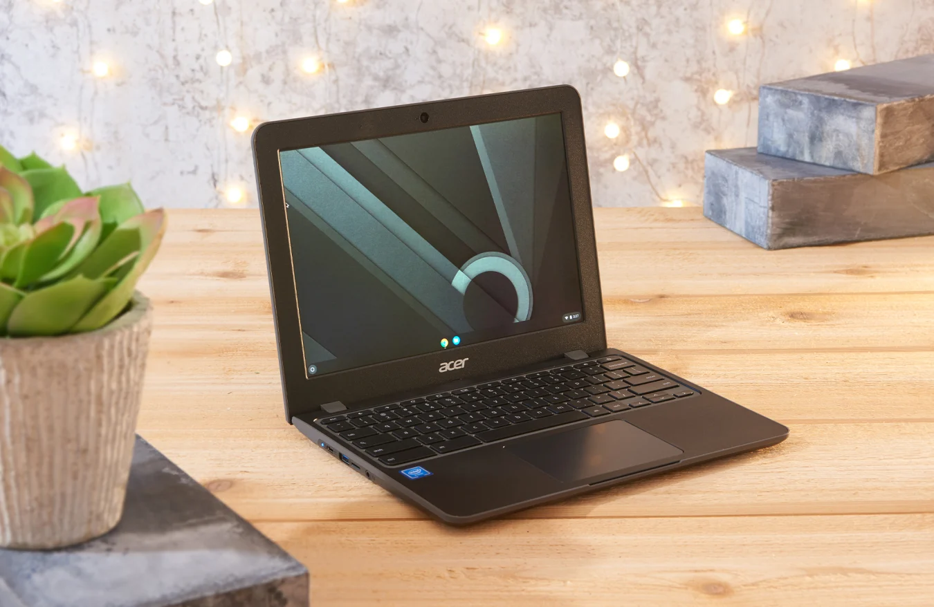 Laptops for the Engadget 2021 Holiday Gift Guide.