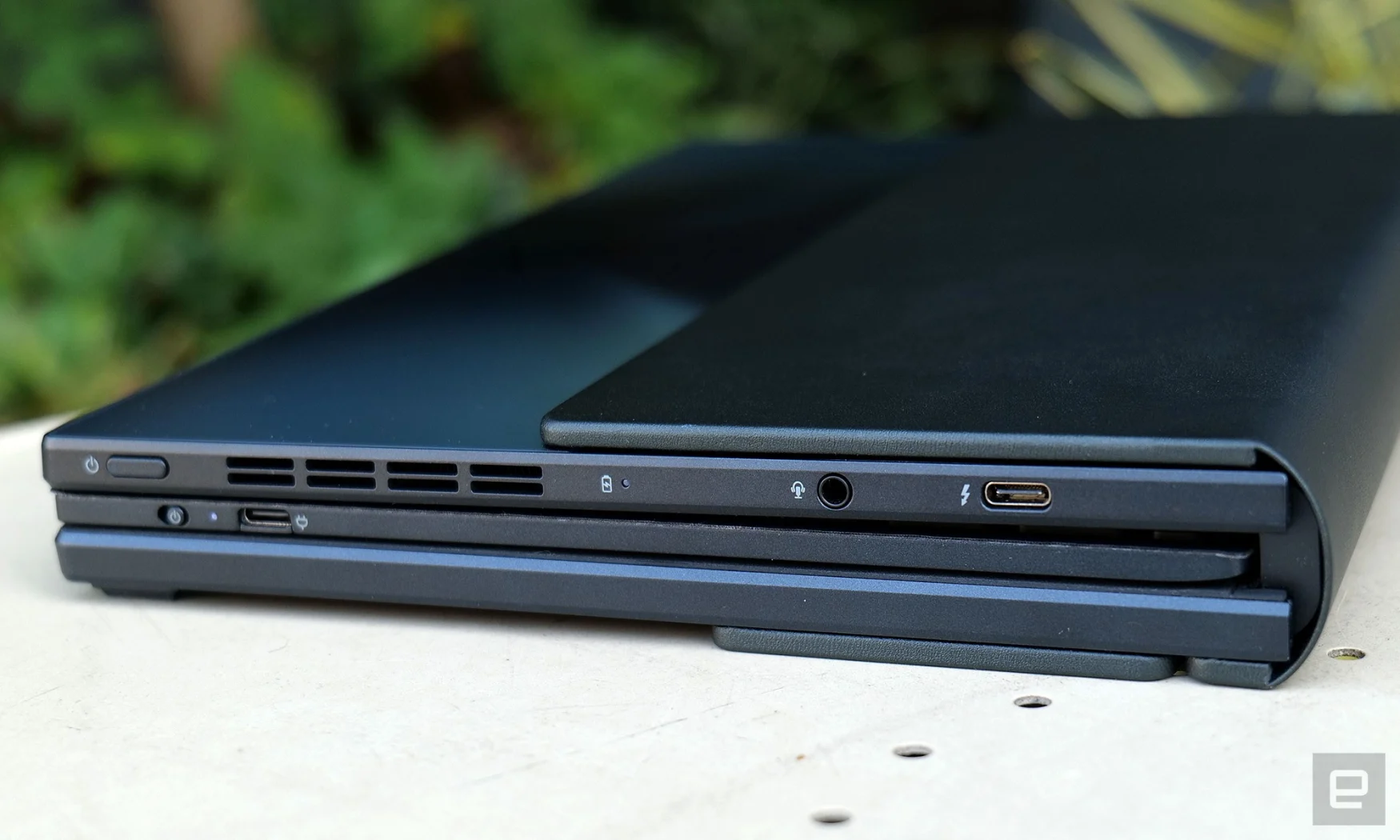The Zenbook 178 fold features two Thunderbolt 4 ports on different sides of the system, so at least one is always easily accessible. 