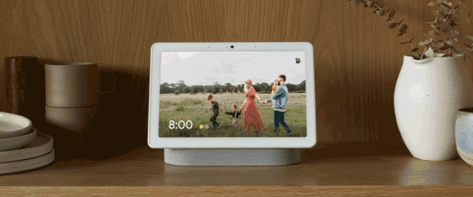 Google Assistant smart display. An animation of the Google Nest smart display showing how the Broadcast feature works.