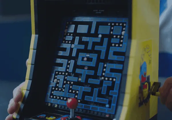 Компания Lego представила аркадный набор Pac-Man из 2650 деталей.