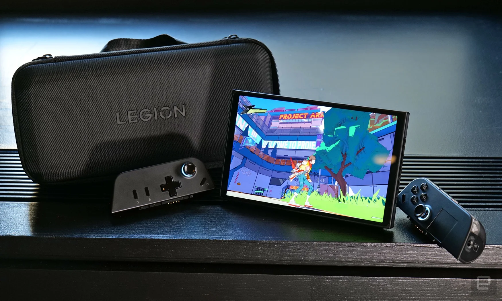 Eine nette Geste beim Legion Go ist, dass der Handheld-Gaming-PC von Lenovo im Gegensatz zum ASUS ROG Ally mit einer mitgelieferten Schutzhülle geliefert wird. 