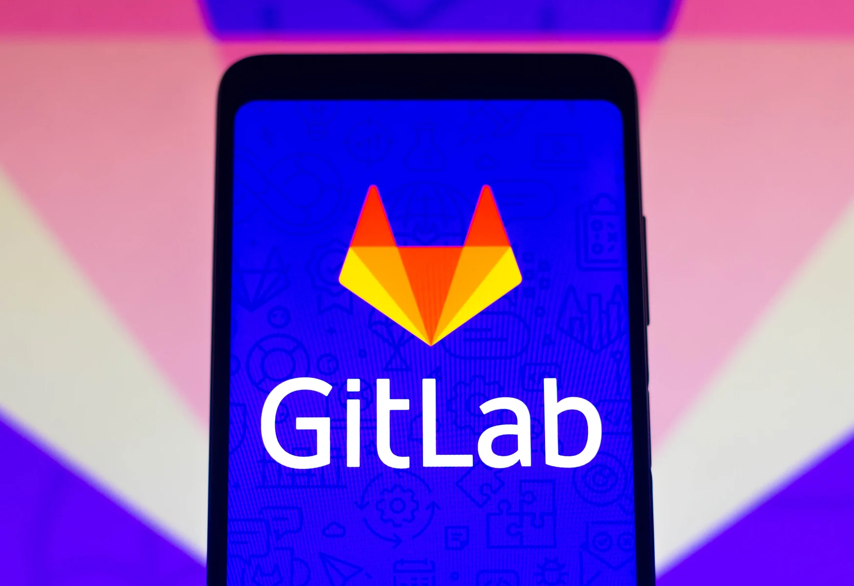 BRAZIL - 2022/02/05: In this photo illustration the GitLab logo seen displayed on a smartphone and on the background. (Photo Illustration by Rafael Henrique/SOPA Images/LightRocket via Getty Images)