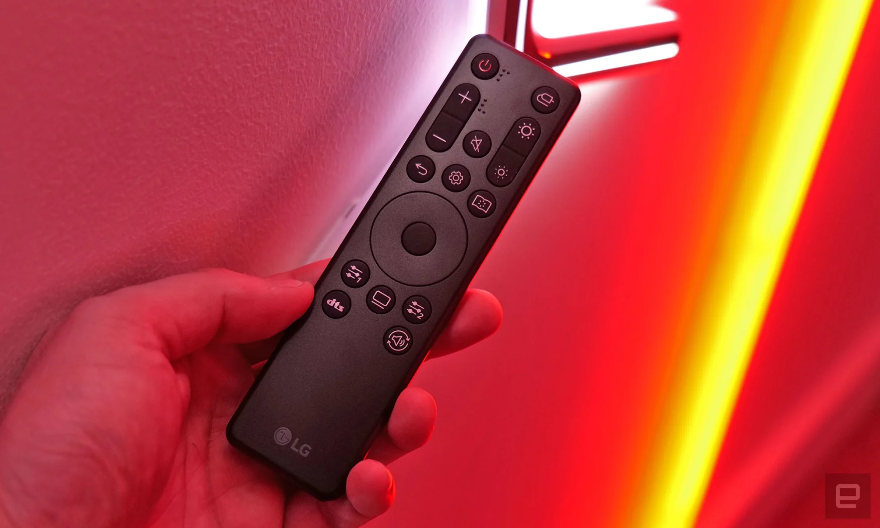 Instead of relying on hidden buttons or joysticks, for its latest UltraGear gaming monitors, LG created a new dedicated remote control for adjusting picture settings. 