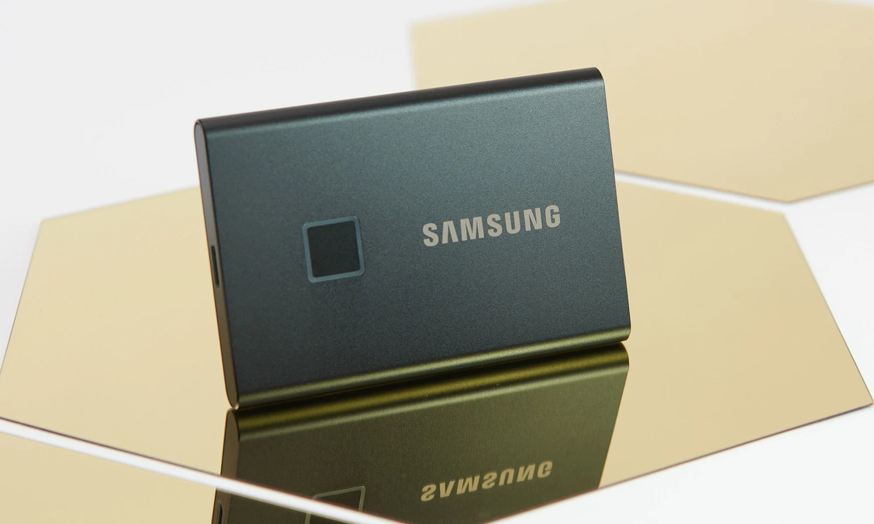 Holiday Gift Guide: Samsung T7 SSD