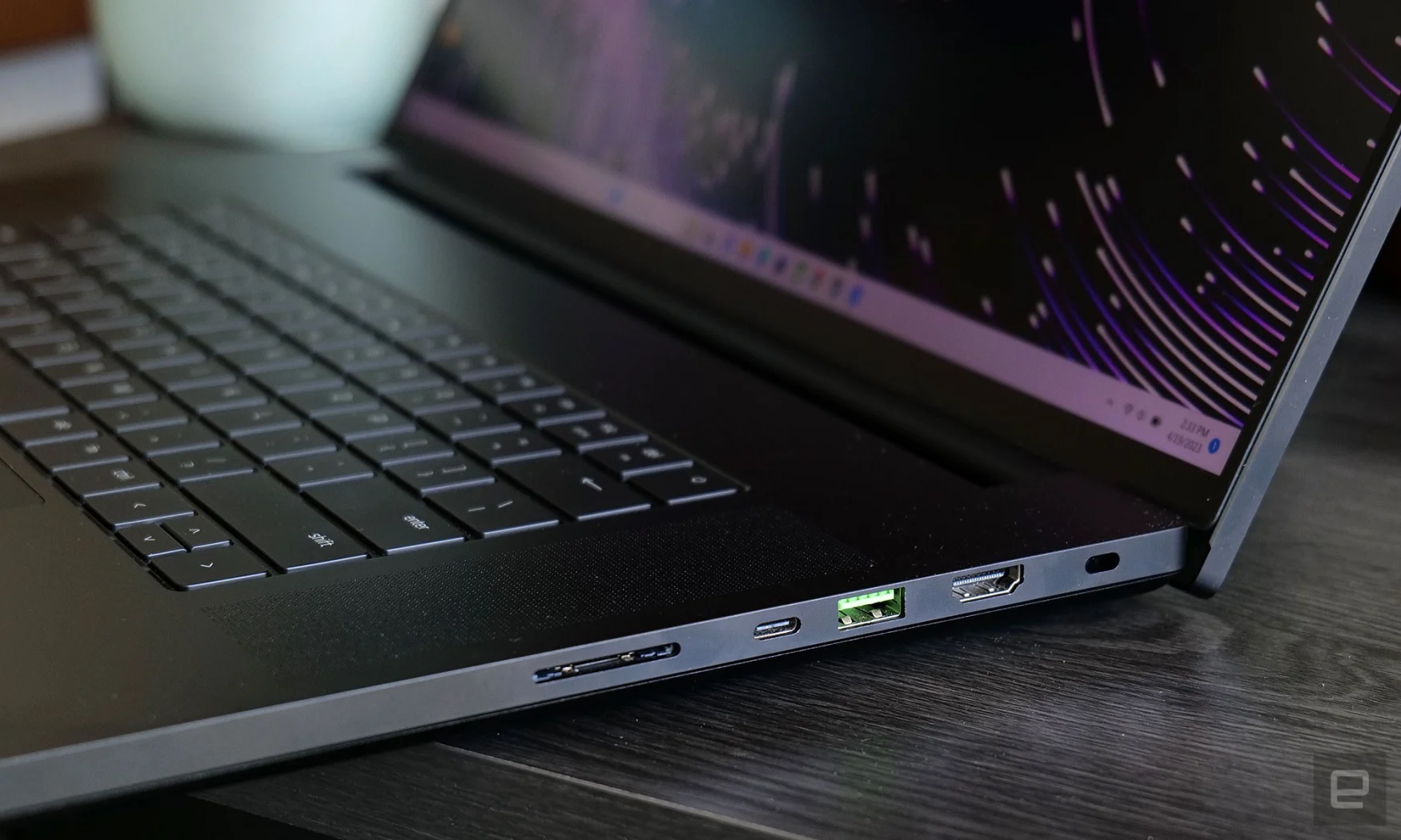 The Blade 18 comes with a fantastic set of ports including a full-size SD card reader and an HDMI 2.1 connector. 