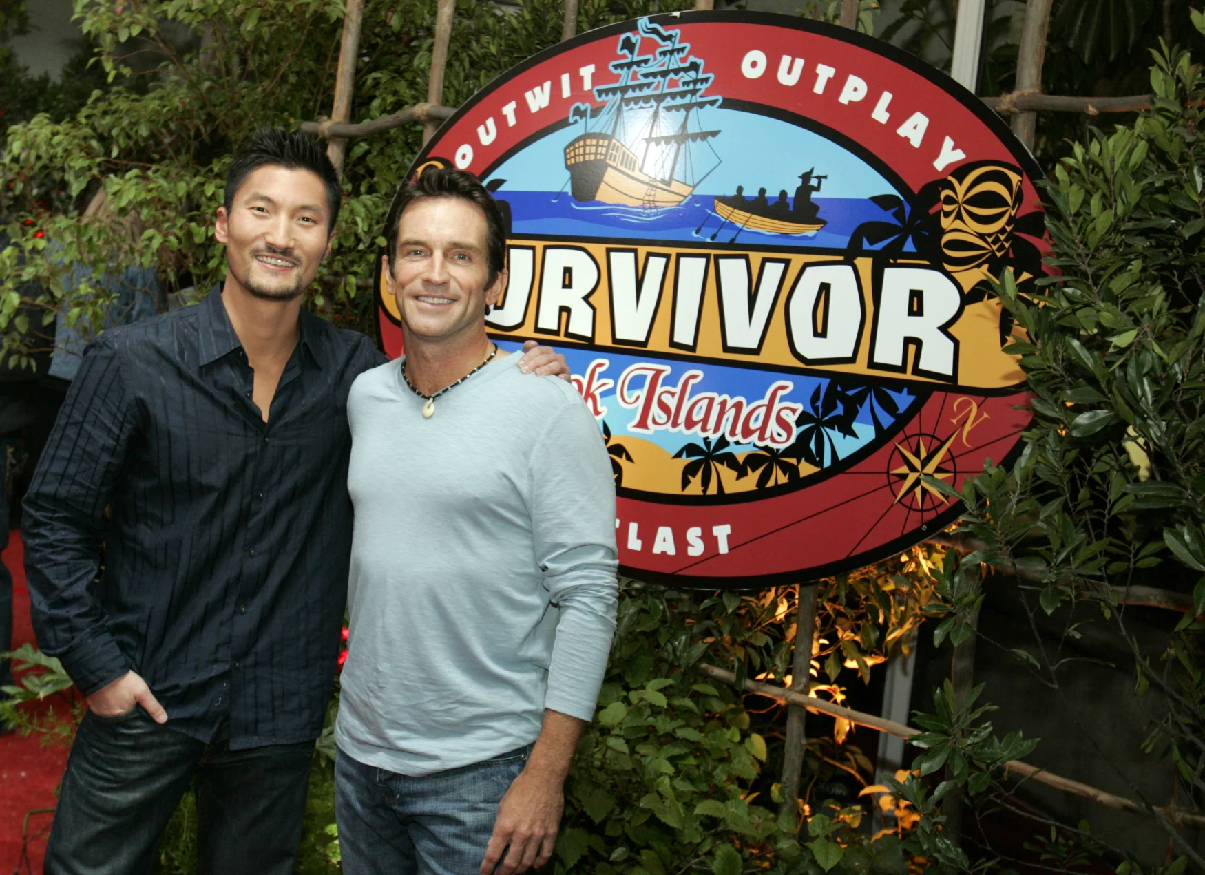 Yul Kwon (L), the winner of 'Survivor: Cook Islands', and host Jeff Probst pose for photographers after taping the show's season finale in Los Angeles December 17, 2006. REUTERS/Max Morse (UNITED STATES)