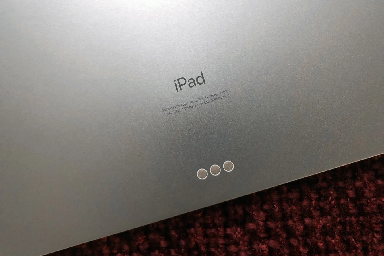 The Smart Connector on the 2020 Apple iPad Air.