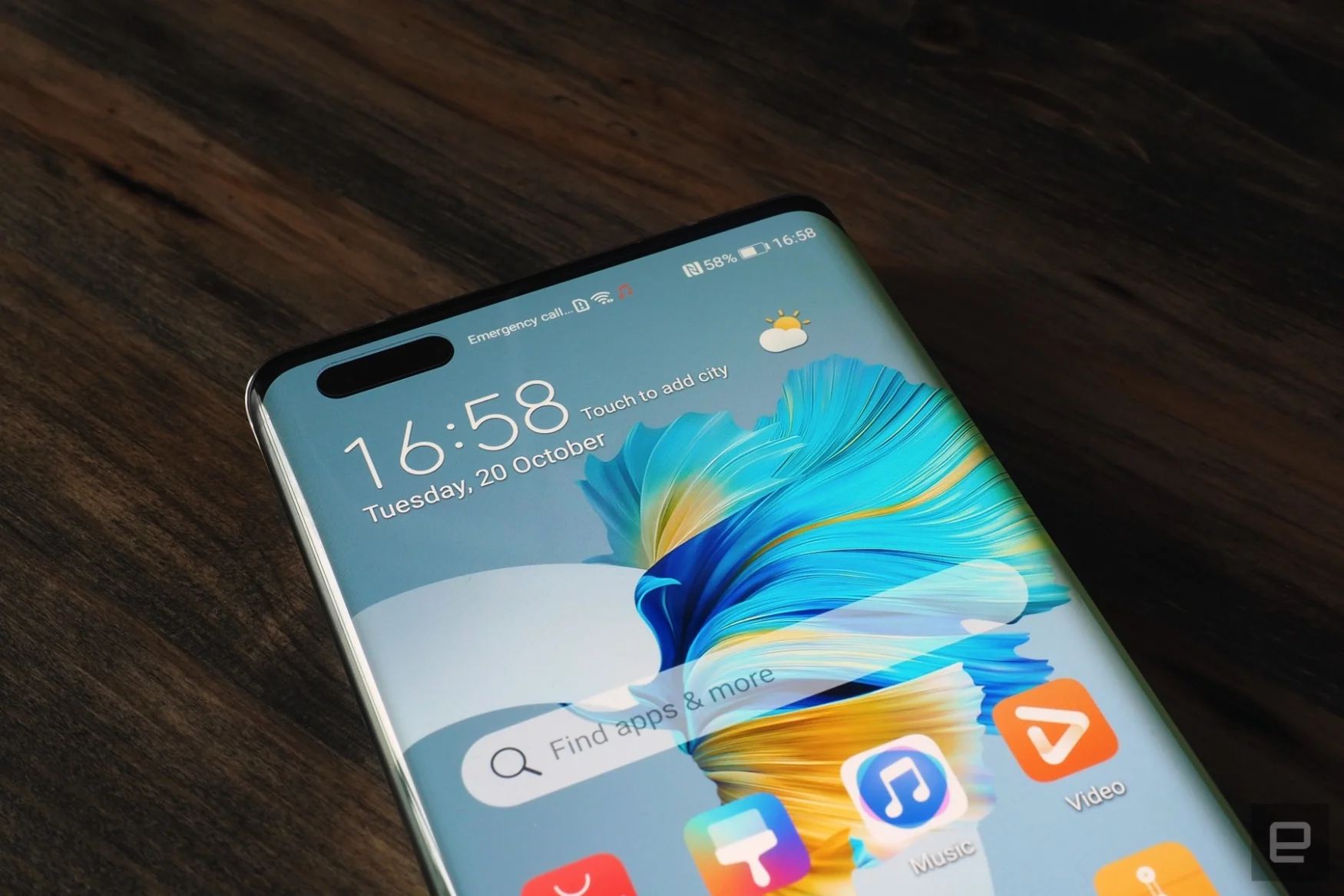 Hands-on images of Huawei’s latest flagship smartphone the Mate 40 Pro running EMUI 11 and packing incredible cameras.