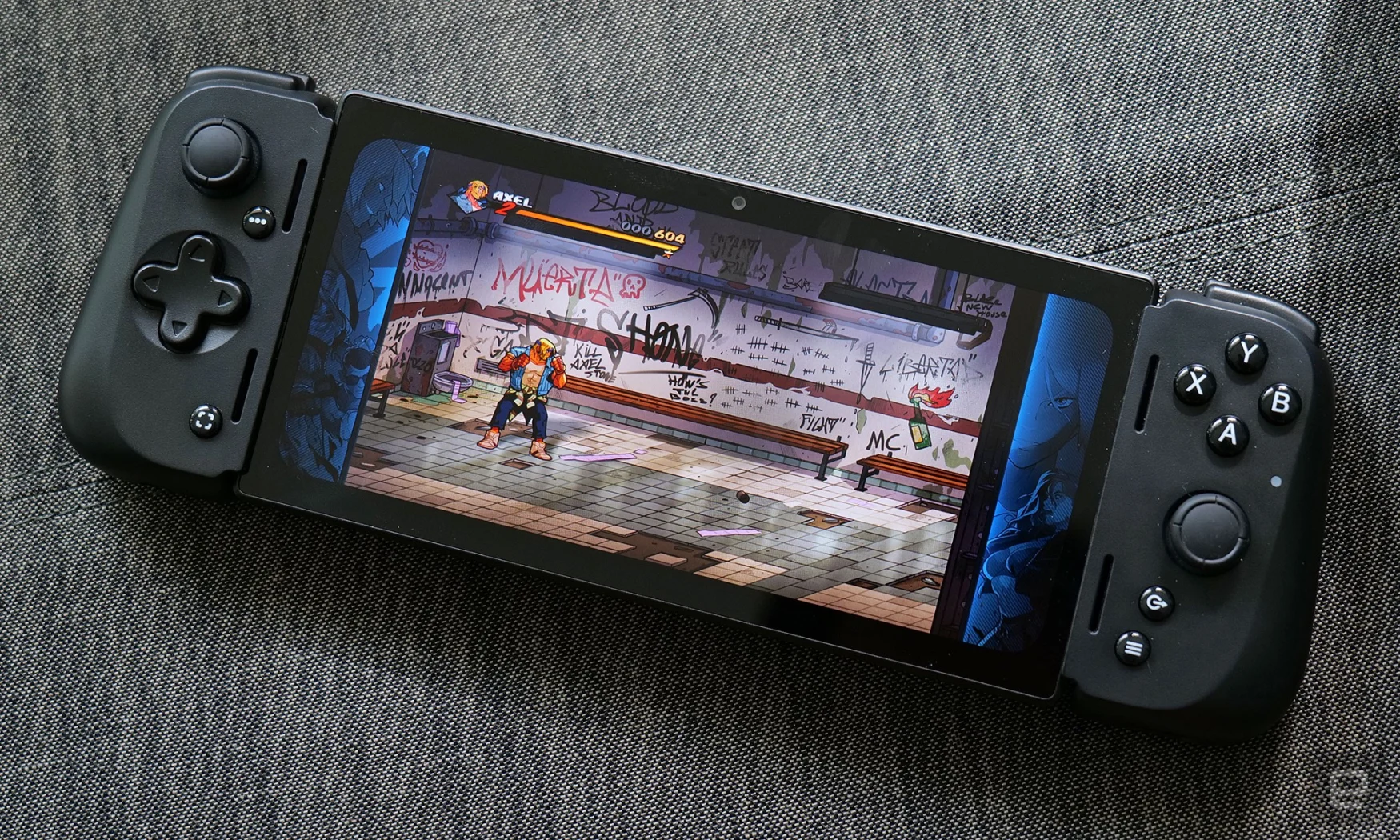 In games like Streets of Rage 4 with native controller support, the Razer Edge will automatically detect that which makes setup extremely easy. 