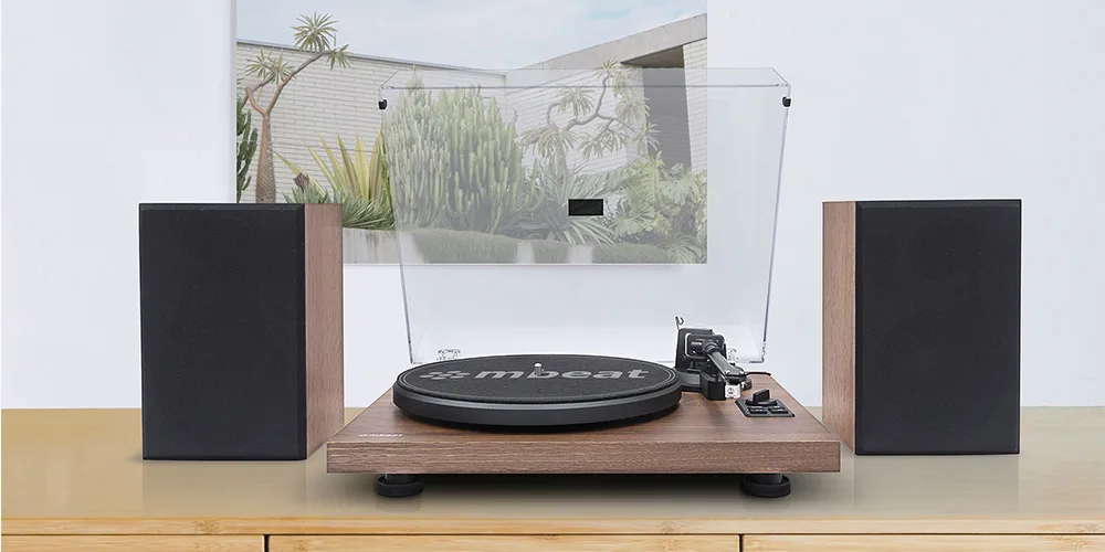 Press image of the mbeat MB-PT-28 Bluetooth Hi-Fi Turntable with Speakers.
