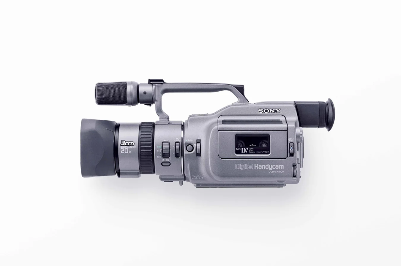 Die erste digitale Videokamera für Verbraucher von Sony, die VX1000, ist in einer Marketingaufnahme abgebildet.