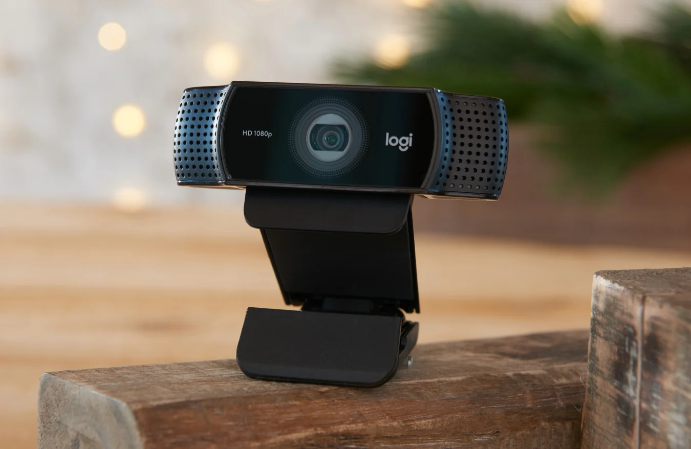 Logitech C922 for the Engadget Holiday Gift Guide 2021.