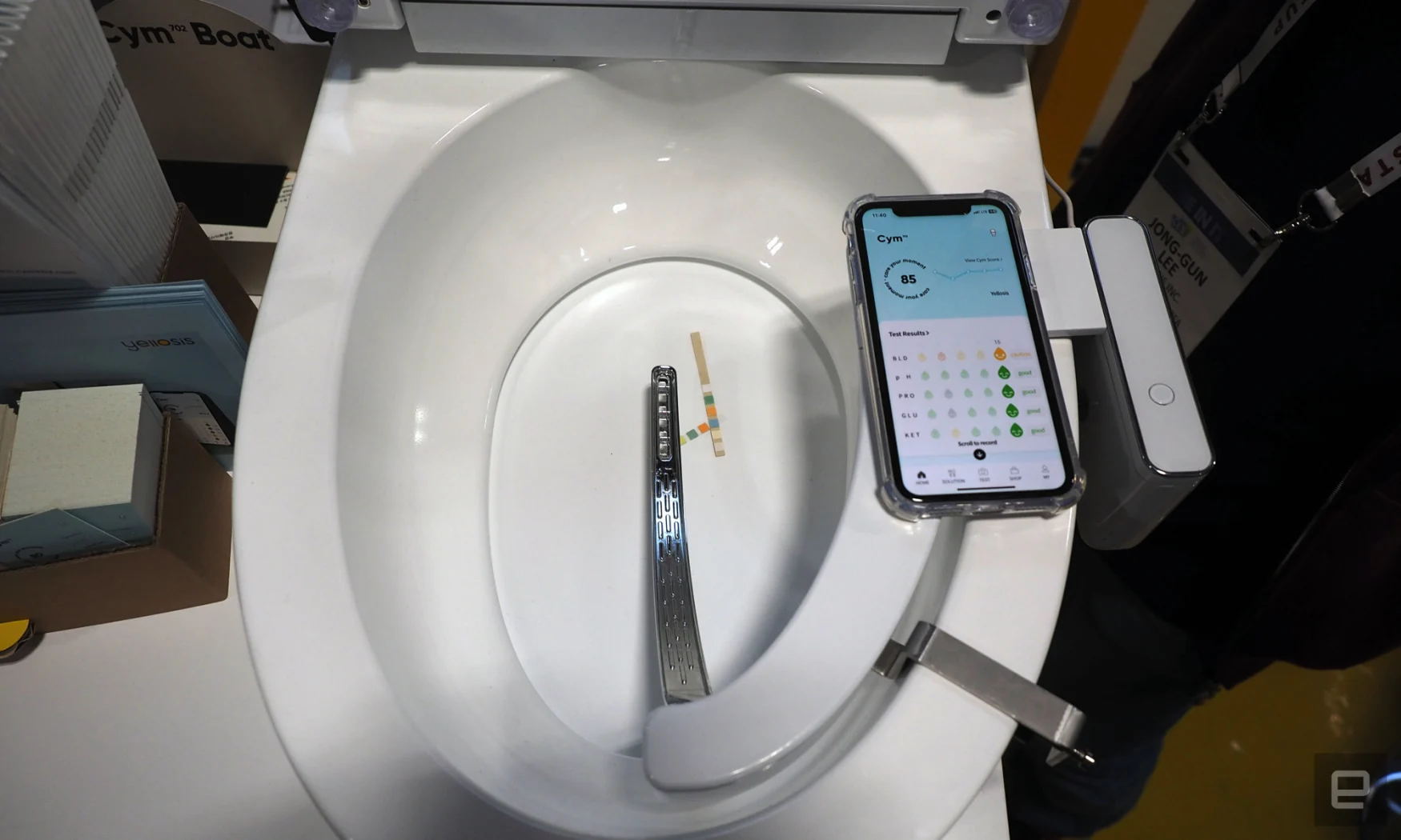 Image of Yellosis' Cym Seat urine analysis device.
