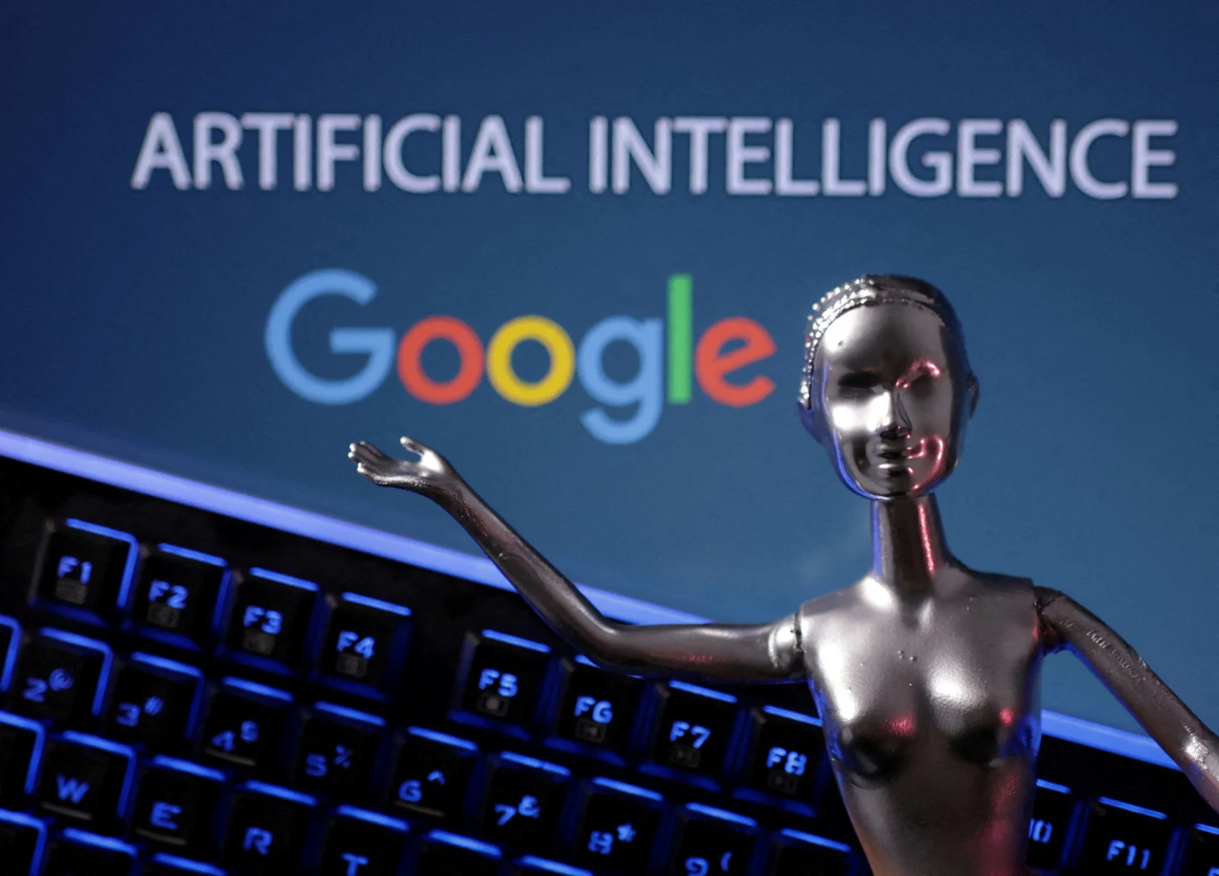 Logo Google dan kata AI Artificial Intelligence terlihat dalam ilustrasi yang diambil, 4 Mei 2023. REUTERS/Dado Ruvic/Illustration