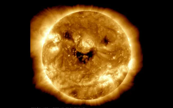 Immagine del Sole che sembra felice.