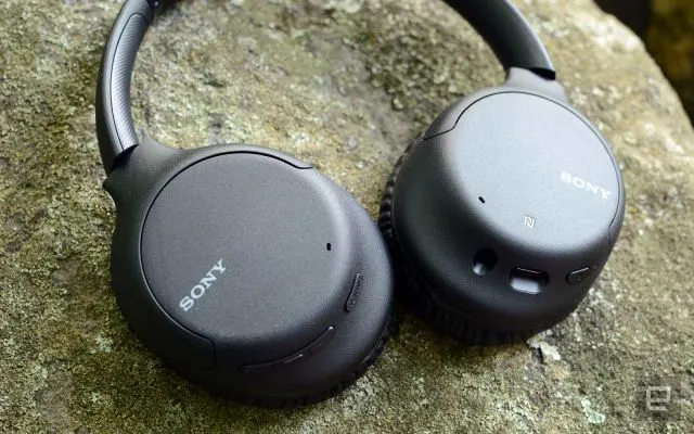 Sony WH-CH710 headphones