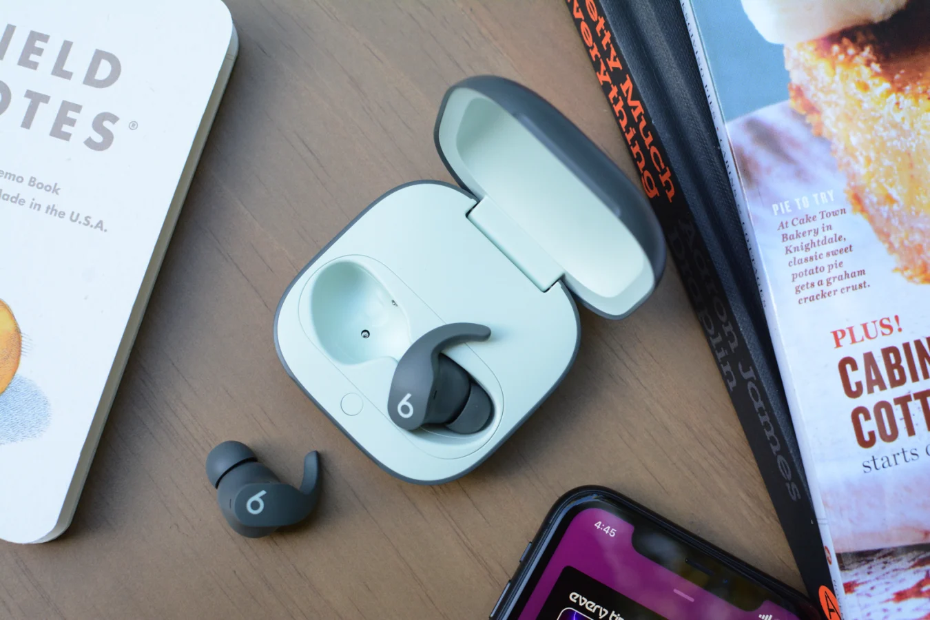 Die neuesten True-Wireless-Ohrhörer von Beats bieten die besten Funktionen der neuen AirPods von Apple in einem weniger polarisierenden Design.