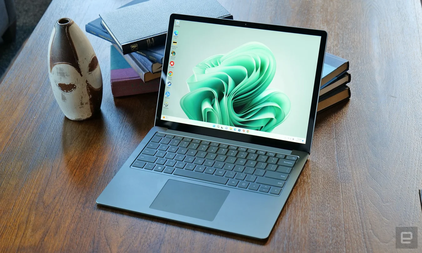 Como um aceno divertido para a coordenação de cores aprimorada, o Surface Laptop 5 vem pré-instalado com um papel de parede do Windows 11 correspondente.