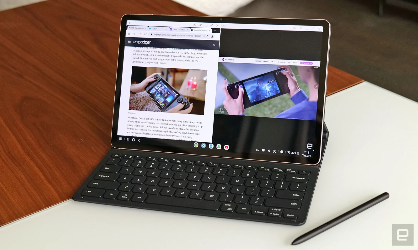 When you want to get work done, the Galaxy Tab S8+ uses Dex mode to provide a more desktop-like UI.