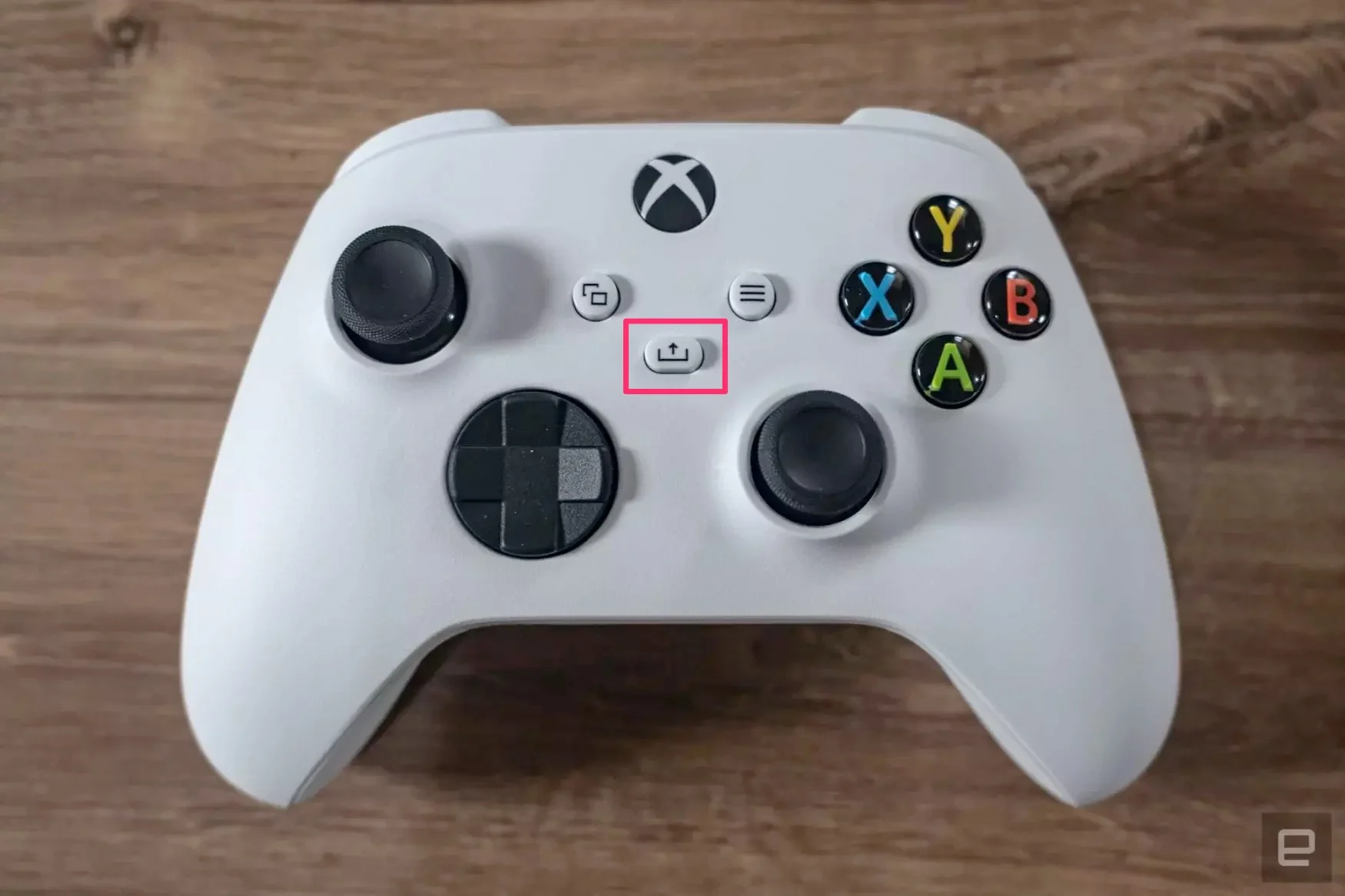 A photo of the Xbox Series X/S controller, with the Share button highlighted.