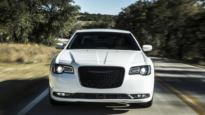 2023 Chrysler 300 gets one new option, otherwise unchanged - Autoblog