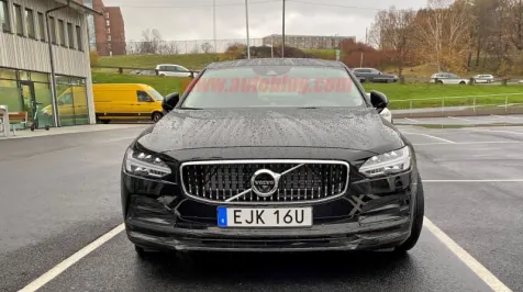 <h6><u>Volvo S90 sedan spied out in the open sporting a light refresh</u></h6>