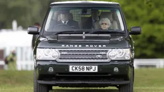 <h6><u>Queen Elizabeth II was a longtime automotive enthusiast</u></h6>