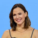 Jennifer Garner's go-to glass measuring cups are only $10 a piece at Amazon