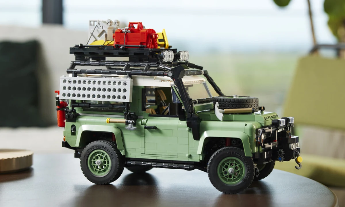 Lego releases a 2,336-piece Land Rover Defender 90 - Autoblog