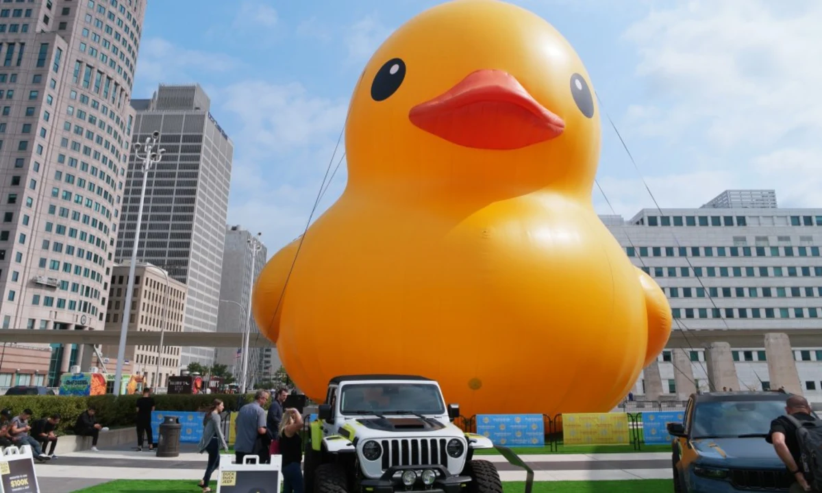 Giant Jeep duck dominates Detroit Auto Show - Autoblog