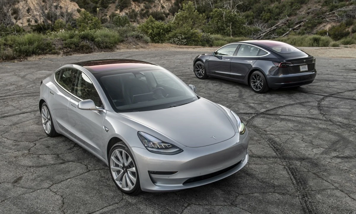 Ga trouwen Zegevieren slecht humeur Tesla Model 3 Review: High highs and low lows - Autoblog