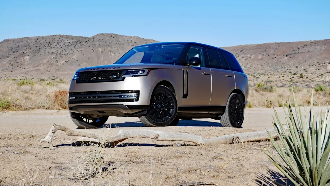 2023 Range Rover in the desert