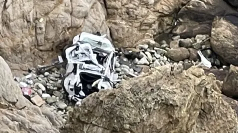 <h6><u>4 survive in ‘miracle’ after Tesla plunges off notorious California cliff</u></h6>