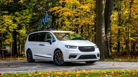 <h6><u>2023 Chrysler Pacifica gets a 'Road Tripper' package for spring</u></h6>