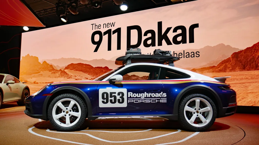 2023-Porsche-911-Dakar-Rallye-Design-package-profile.jpg