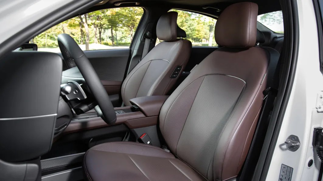 2023 Hyundai Ioniq 6 front seats